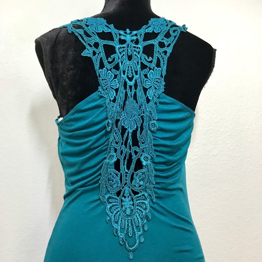 LACE BACK DRESS - Picture 4 of 9